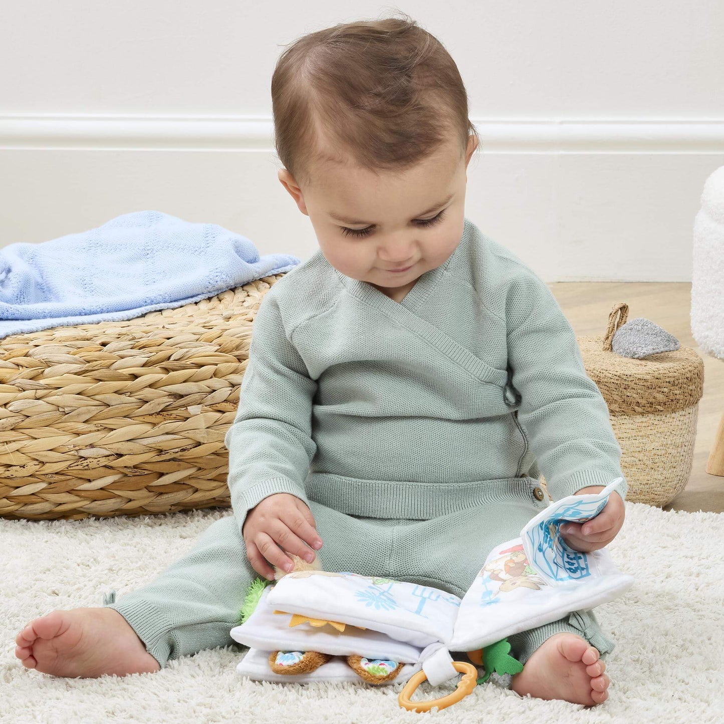 Peter Rabbit Fold Out Activity Book